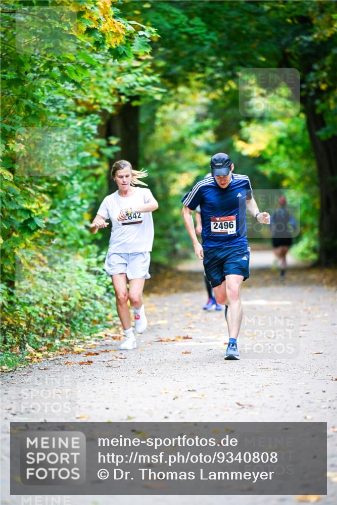 12.10.2025 - Bramfelder Halbmarathon 2025 Dr. Thomas Lammeyer http://msf.ph/oto/9340808 12.10.2025 09:49:36 Laufen 842, 2496, 855 meine-sportfotos.de