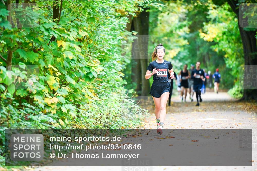 12.10.2025 - Bramfelder Halbmarathon 2025 Dr. Thomas Lammeyer http://msf.ph/oto/9340846 12.10.2025 09:49:52 Laufen 2701 meine-sportfotos.de