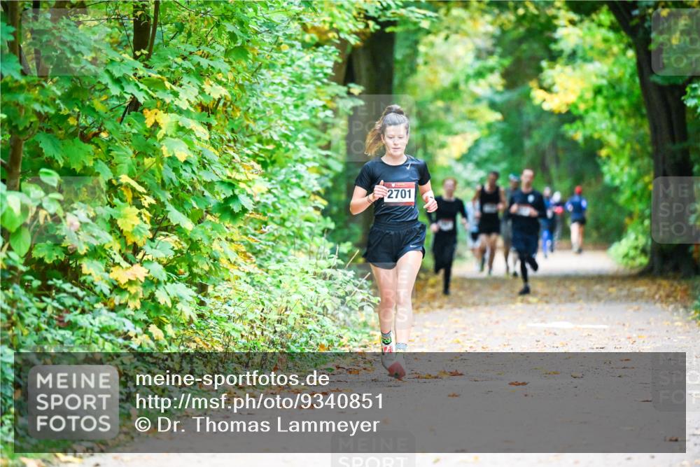 12.10.2025 - Bramfelder Halbmarathon 2025 Dr. Thomas Lammeyer http://msf.ph/oto/9340851 12.10.2025 09:49:52 Laufen 2701 meine-sportfotos.de