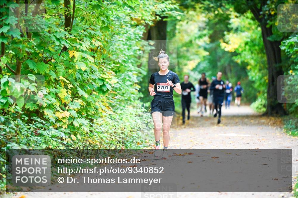 12.10.2025 - Bramfelder Halbmarathon 2025 Dr. Thomas Lammeyer http://msf.ph/oto/9340852 12.10.2025 09:49:52 Laufen 2701 meine-sportfotos.de