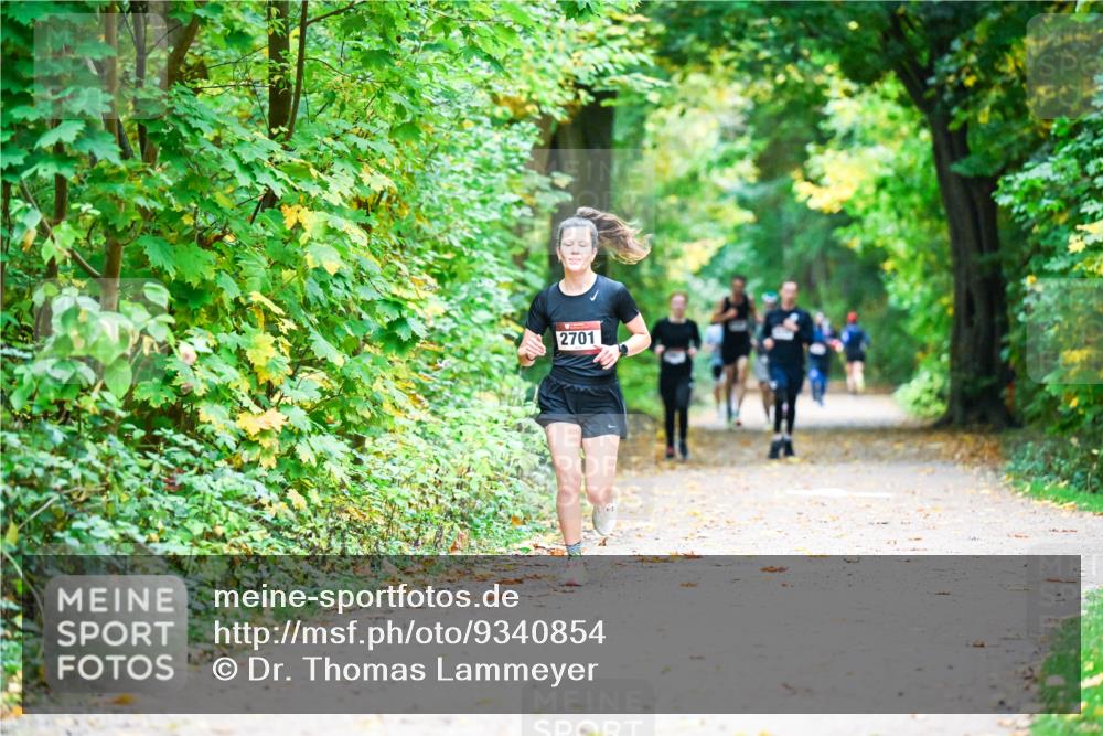 12.10.2025 - Bramfelder Halbmarathon 2025 Dr. Thomas Lammeyer http://msf.ph/oto/9340854 12.10.2025 09:49:53 Laufen 2701 meine-sportfotos.de