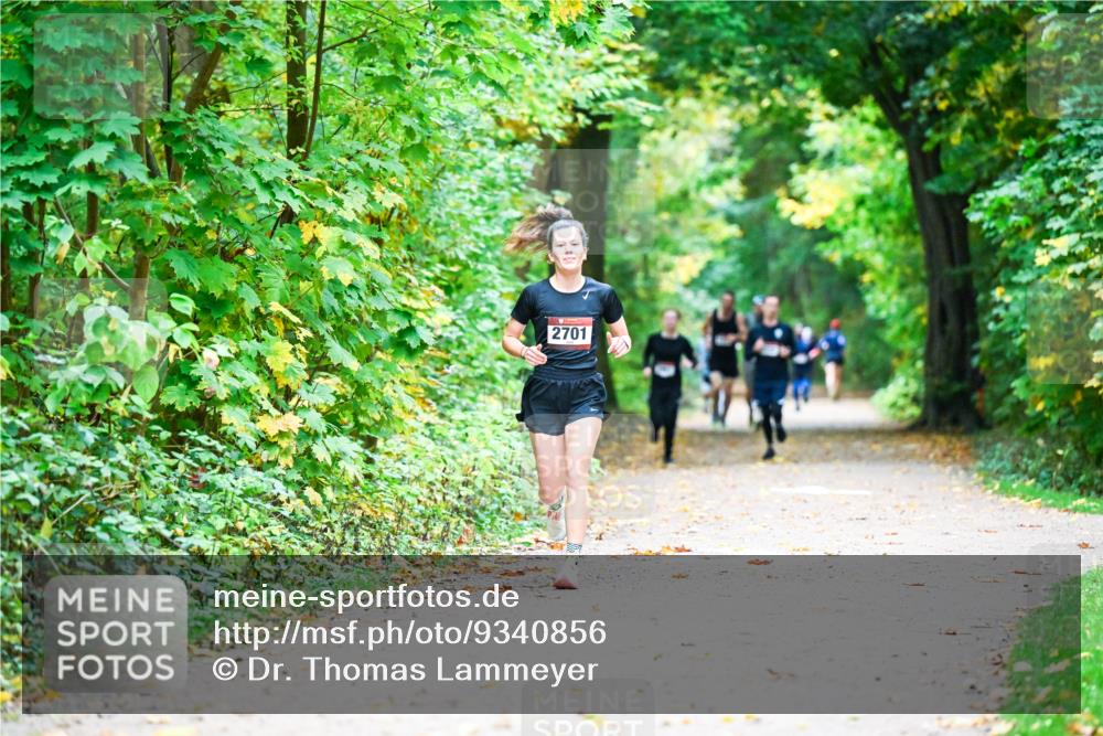 12.10.2025 - Bramfelder Halbmarathon 2025 Dr. Thomas Lammeyer http://msf.ph/oto/9340856 12.10.2025 09:49:53 Laufen 2701 meine-sportfotos.de