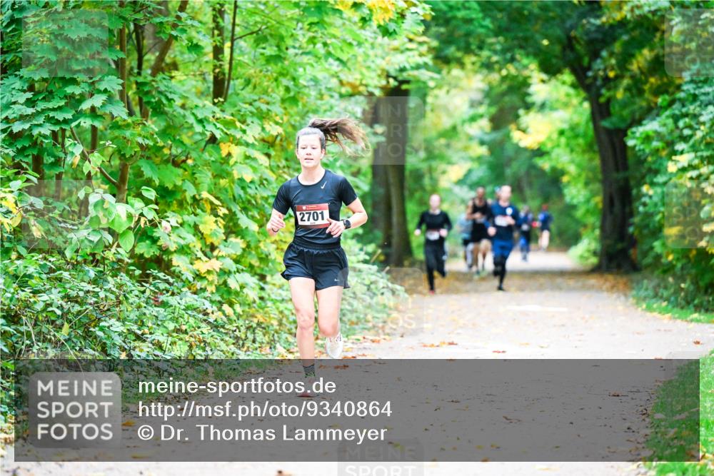 12.10.2025 - Bramfelder Halbmarathon 2025 Dr. Thomas Lammeyer http://msf.ph/oto/9340864 12.10.2025 09:49:54 Laufen 2701 meine-sportfotos.de