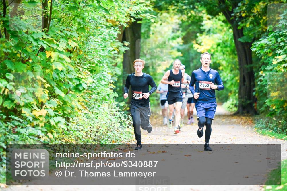 12.10.2025 - Bramfelder Halbmarathon 2025 Dr. Thomas Lammeyer http://msf.ph/oto/9340887 12.10.2025 09:50:00 Laufen 2961, 2498, 2552 meine-sportfotos.de