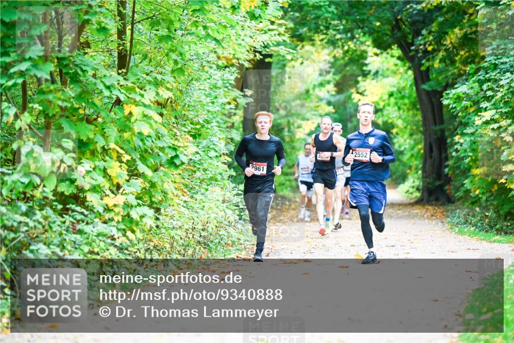 12.10.2025 - Bramfelder Halbmarathon 2025 Dr. Thomas Lammeyer http://msf.ph/oto/9340888 12.10.2025 09:50:00 Laufen 2961, 54, 2552 meine-sportfotos.de