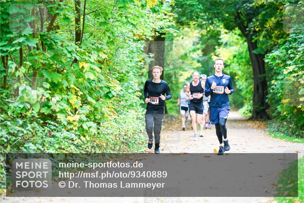 12.10.2025 - Bramfelder Halbmarathon 2025 Dr. Thomas Lammeyer http://msf.ph/oto/9340889 12.10.2025 09:50:00 Laufen 2961, 249, 2552 meine-sportfotos.de