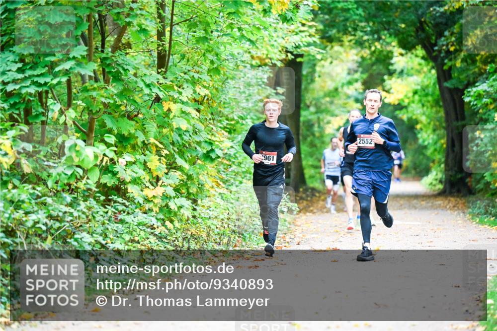 12.10.2025 - Bramfelder Halbmarathon 2025 Dr. Thomas Lammeyer http://msf.ph/oto/9340893 12.10.2025 09:50:01 Laufen 961, 2552 meine-sportfotos.de