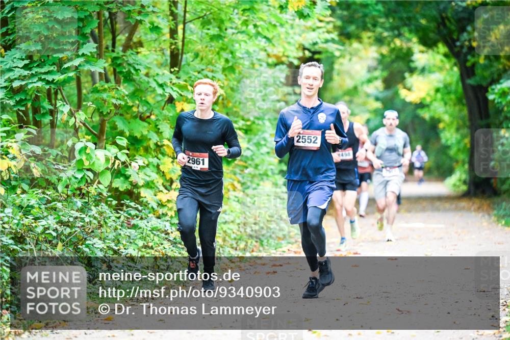 12.10.2025 - Bramfelder Halbmarathon 2025 Dr. Thomas Lammeyer http://msf.ph/oto/9340903 12.10.2025 09:50:02 Laufen 2961, 70, 2552, 7498 meine-sportfotos.de