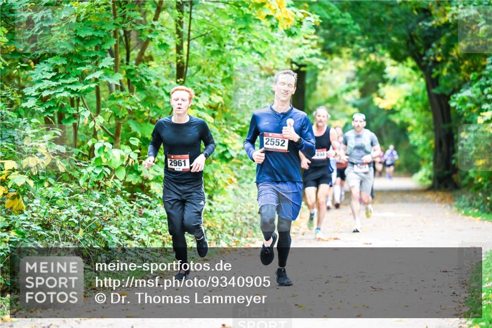 12.10.2025 - Bramfelder Halbmarathon 2025 Dr. Thomas Lammeyer http://msf.ph/oto/9340905 12.10.2025 09:50:03 Laufen 2961, 70, 2552, 498 meine-sportfotos.de