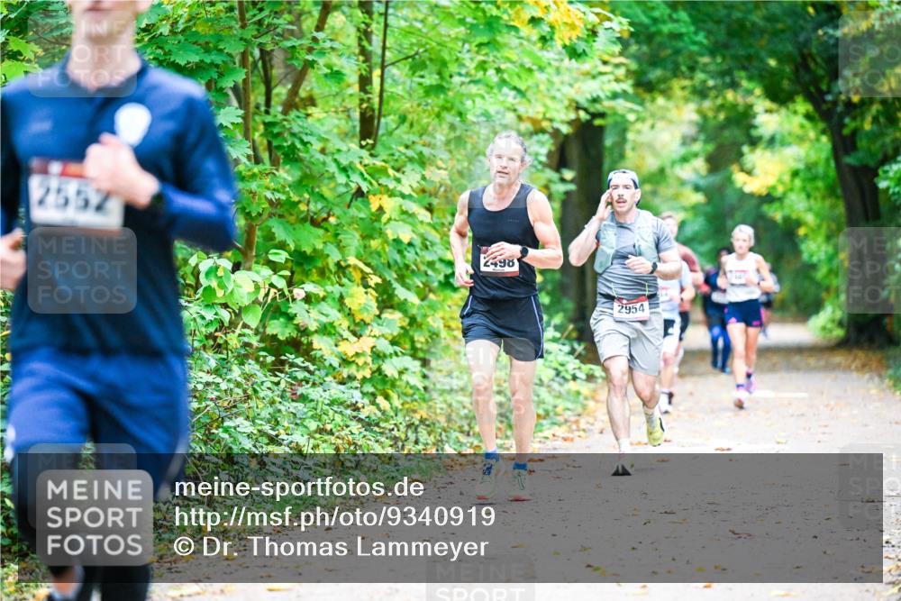 12.10.2025 - Bramfelder Halbmarathon 2025 Dr. Thomas Lammeyer http://msf.ph/oto/9340919 12.10.2025 09:50:05 Laufen 2552, 2498, 2954 meine-sportfotos.de
