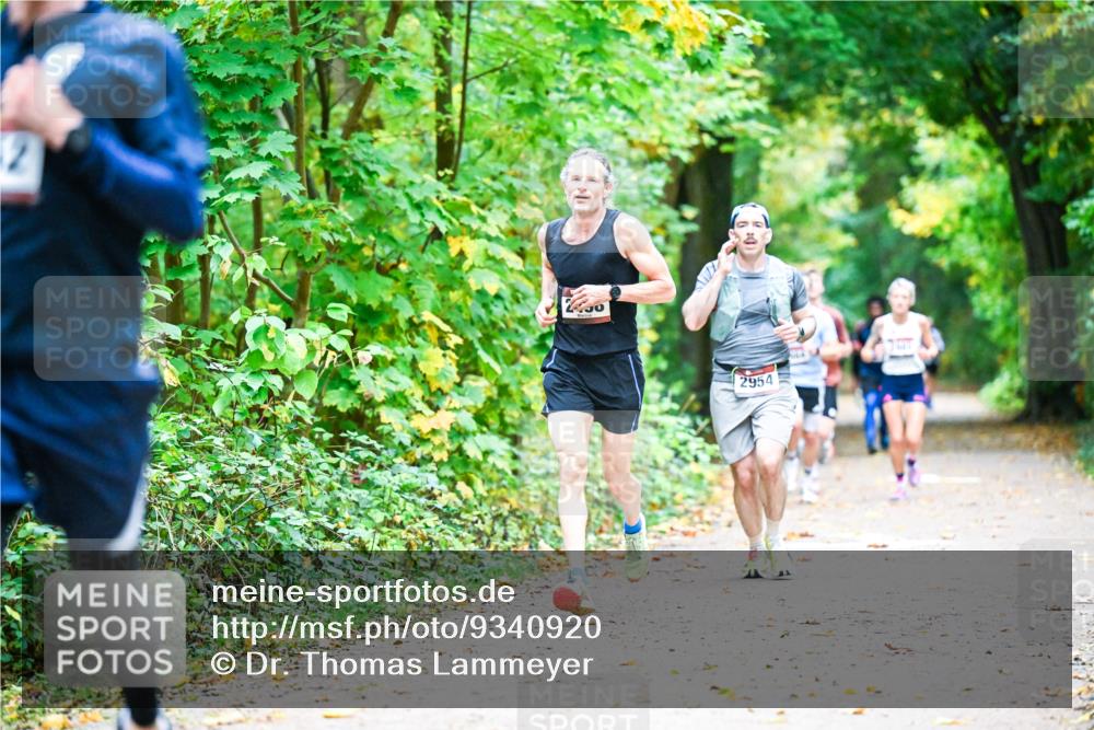 12.10.2025 - Bramfelder Halbmarathon 2025 Dr. Thomas Lammeyer http://msf.ph/oto/9340920 12.10.2025 09:50:05 Laufen 12, 2954 meine-sportfotos.de