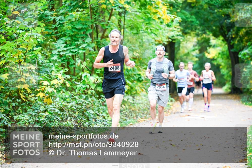 12.10.2025 - Bramfelder Halbmarathon 2025 Dr. Thomas Lammeyer http://msf.ph/oto/9340928 12.10.2025 09:50:06 Laufen 2498, 2954 meine-sportfotos.de