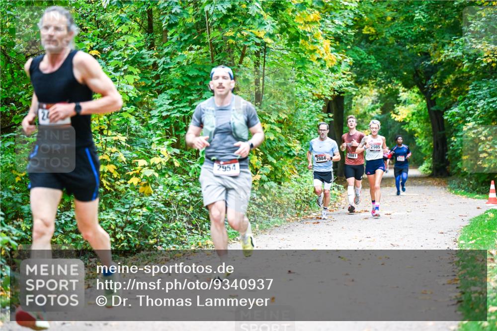 12.10.2025 - Bramfelder Halbmarathon 2025 Dr. Thomas Lammeyer http://msf.ph/oto/9340937 12.10.2025 09:50:08 Laufen 2984, 2954, 2881, 2985 meine-sportfotos.de