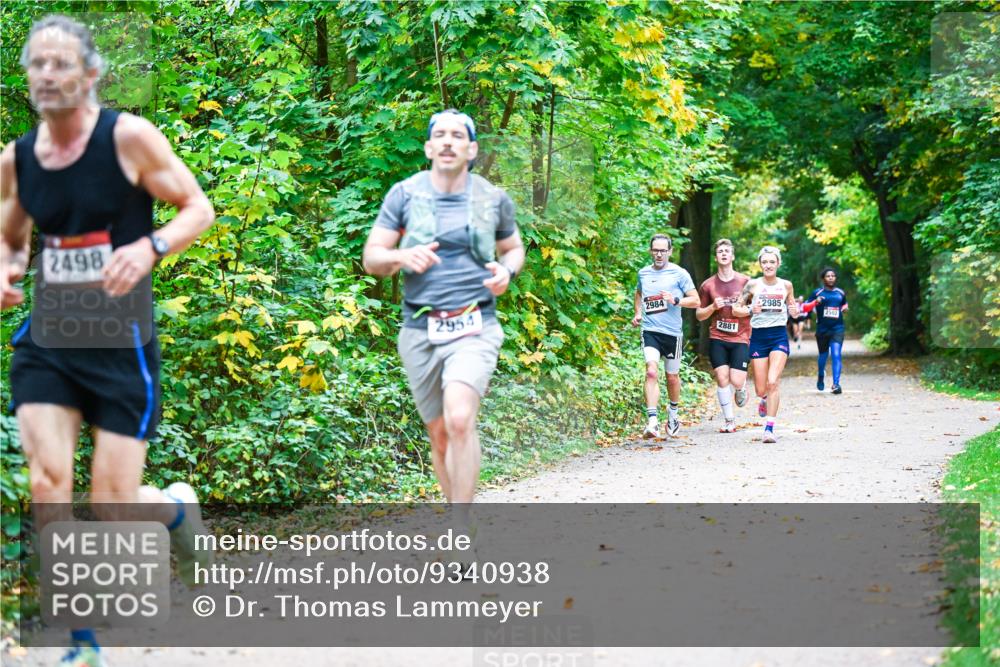 12.10.2025 - Bramfelder Halbmarathon 2025 Dr. Thomas Lammeyer http://msf.ph/oto/9340938 12.10.2025 09:50:08 Laufen 2498, 2954, 2984, 2881, 2985, 2502 meine-sportfotos.de