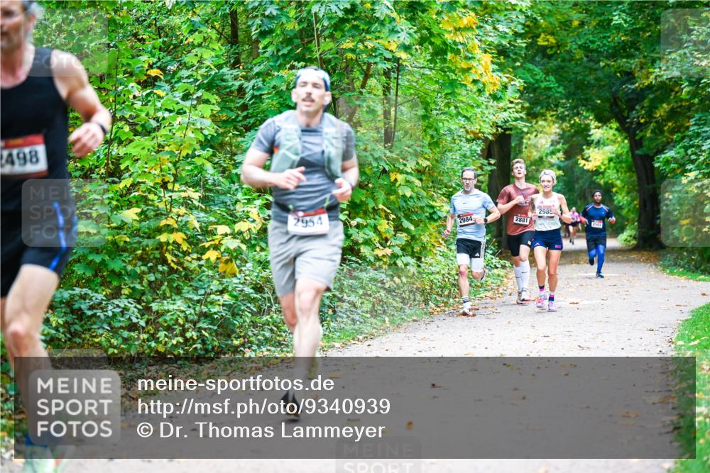 12.10.2025 - Bramfelder Halbmarathon 2025 Dr. Thomas Lammeyer http://msf.ph/oto/9340939 12.10.2025 09:50:08 Laufen 498, 2954, 2984, 2881, 2985, 2502 meine-sportfotos.de
