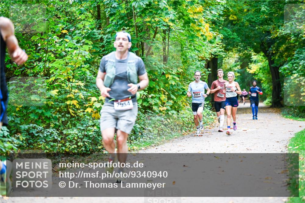 12.10.2025 - Bramfelder Halbmarathon 2025 Dr. Thomas Lammeyer http://msf.ph/oto/9340940 12.10.2025 09:50:08 Laufen 2984, 2881, 2954, 298, 2502 meine-sportfotos.de