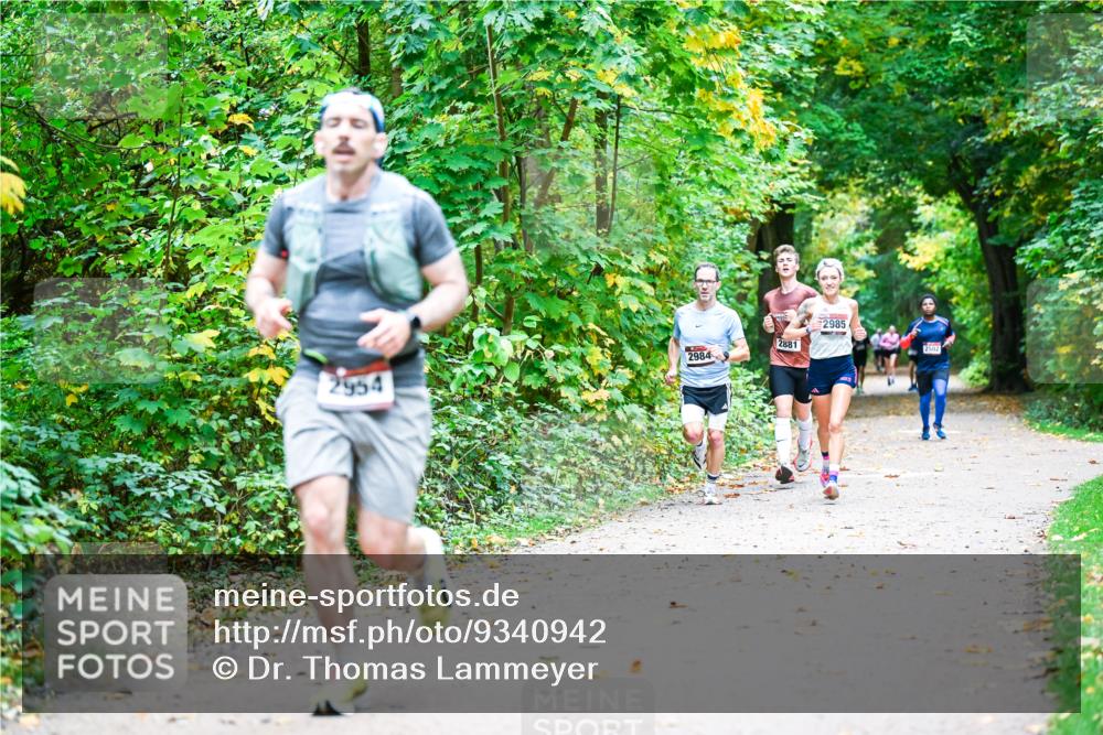 12.10.2025 - Bramfelder Halbmarathon 2025 Dr. Thomas Lammeyer http://msf.ph/oto/9340942 12.10.2025 09:50:09 Laufen 2984, 2954, 2881, 2985, 2502 meine-sportfotos.de