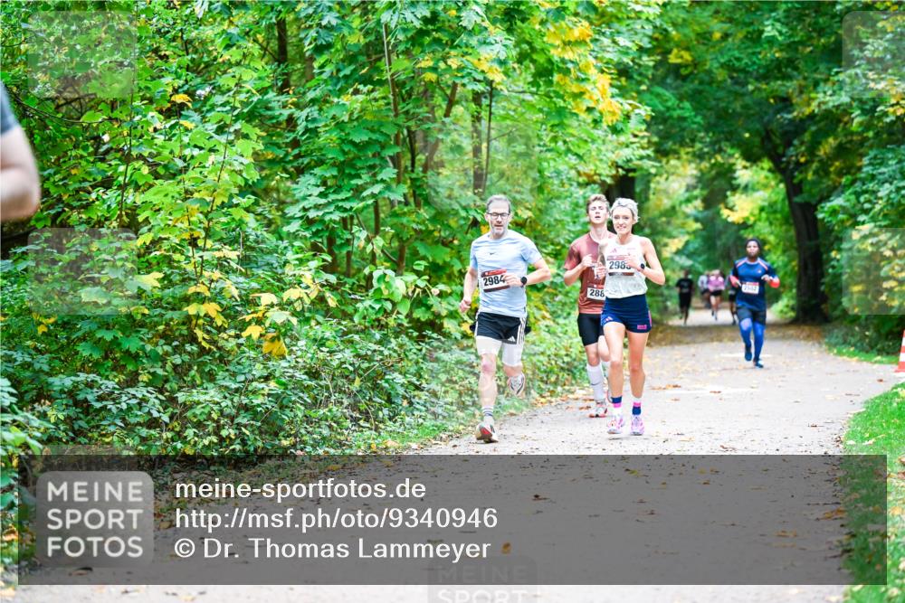 12.10.2025 - Bramfelder Halbmarathon 2025 Dr. Thomas Lammeyer http://msf.ph/oto/9340946 12.10.2025 09:50:10 Laufen 2984, 288, 2985 meine-sportfotos.de
