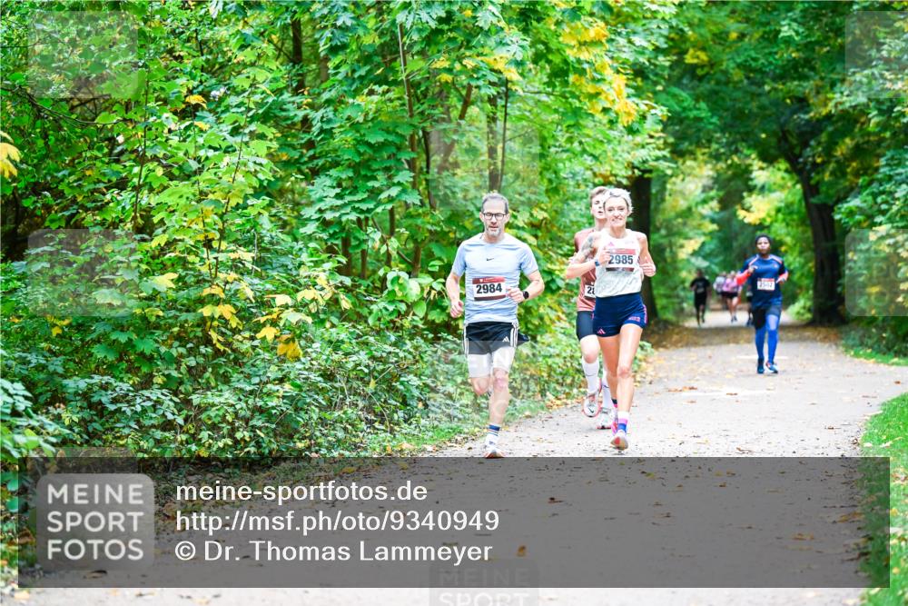 12.10.2025 - Bramfelder Halbmarathon 2025 Dr. Thomas Lammeyer http://msf.ph/oto/9340949 12.10.2025 09:50:10 Laufen 2984, 2, 2985, 2502 meine-sportfotos.de