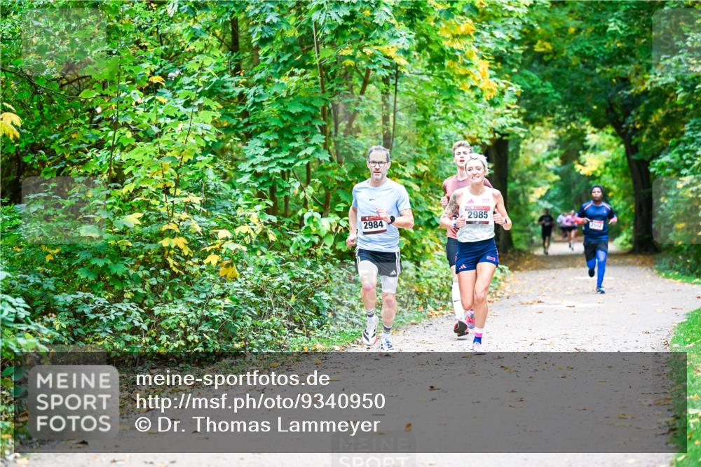 12.10.2025 - Bramfelder Halbmarathon 2025 Dr. Thomas Lammeyer http://msf.ph/oto/9340950 12.10.2025 09:50:10 Laufen 2984, 2985, 2502, 155 meine-sportfotos.de