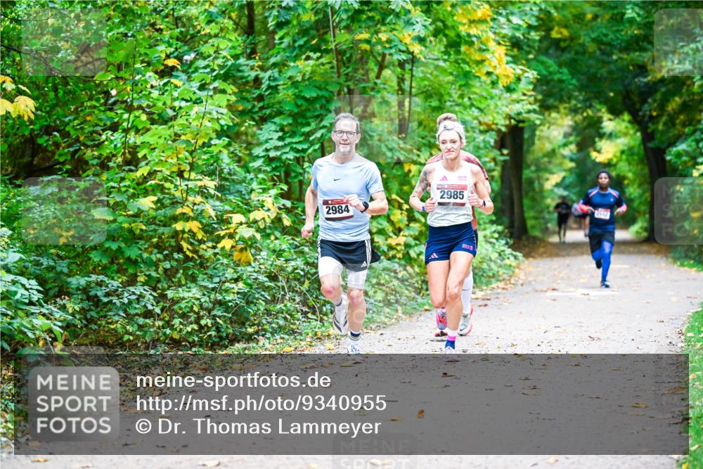 12.10.2025 - Bramfelder Halbmarathon 2025 Dr. Thomas Lammeyer http://msf.ph/oto/9340955 12.10.2025 09:50:11 Laufen 2984, 2985 meine-sportfotos.de