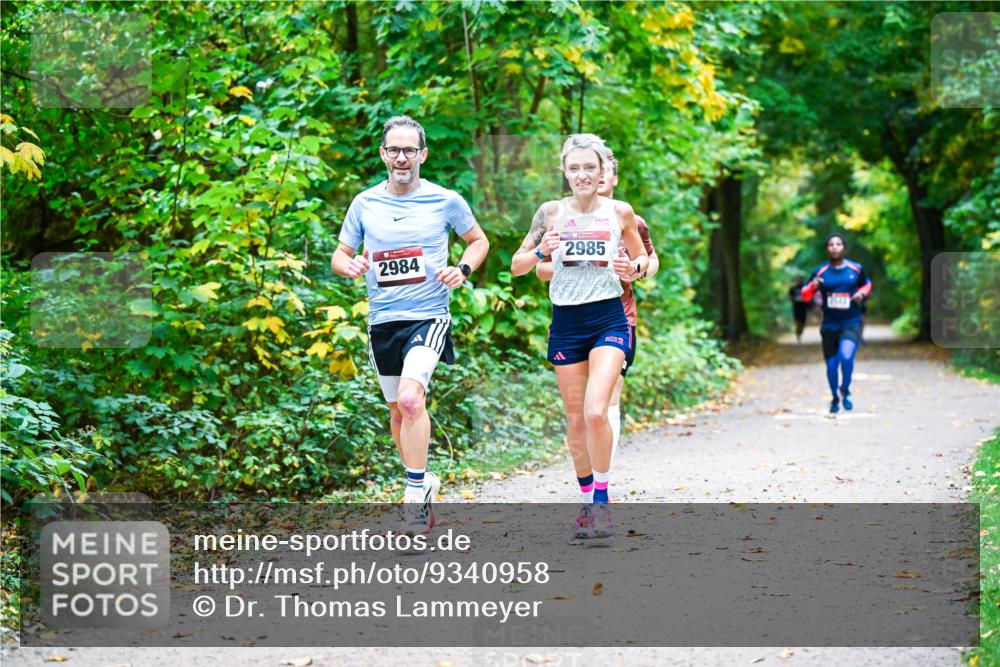 12.10.2025 - Bramfelder Halbmarathon 2025 Dr. Thomas Lammeyer http://msf.ph/oto/9340958 12.10.2025 09:50:11 Laufen 2984, 2985 meine-sportfotos.de