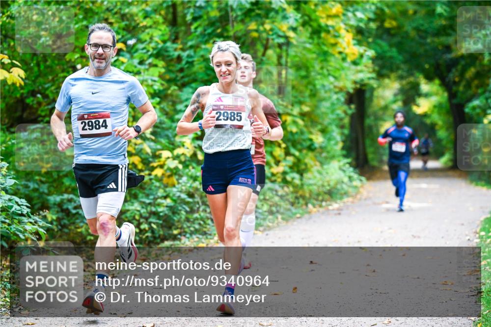 12.10.2025 - Bramfelder Halbmarathon 2025 Dr. Thomas Lammeyer http://msf.ph/oto/9340964 12.10.2025 09:50:12 Laufen 2984, 2985 meine-sportfotos.de