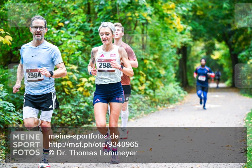 12.10.2025 - Bramfelder Halbmarathon 2025 Dr. Thomas Lammeyer http://msf.ph/oto/9340965 12.10.2025 09:50:12 Laufen 2984, 2983 meine-sportfotos.de
