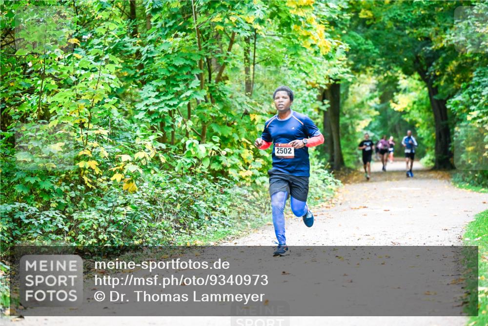 12.10.2025 - Bramfelder Halbmarathon 2025 Dr. Thomas Lammeyer http://msf.ph/oto/9340973 12.10.2025 09:50:14 Laufen 2502 meine-sportfotos.de