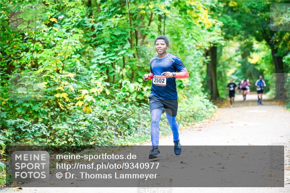 12.10.2025 - Bramfelder Halbmarathon 2025 Dr. Thomas Lammeyer http://msf.ph/oto/9340977 12.10.2025 09:50:15 Laufen 2502, 944 meine-sportfotos.de