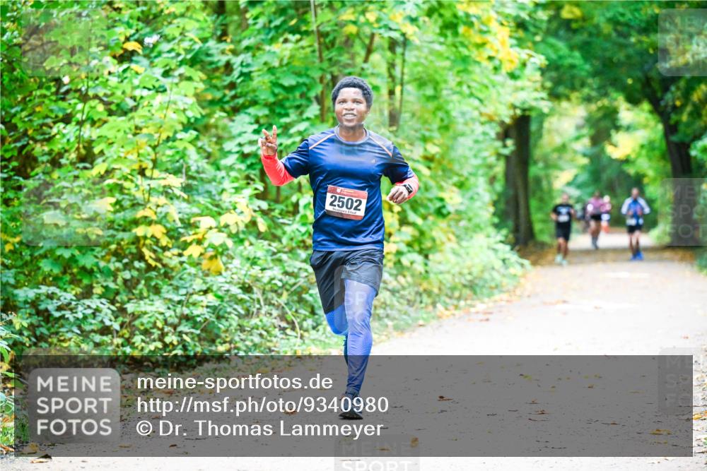12.10.2025 - Bramfelder Halbmarathon 2025 Dr. Thomas Lammeyer http://msf.ph/oto/9340980 12.10.2025 09:50:15 Laufen 2502 meine-sportfotos.de