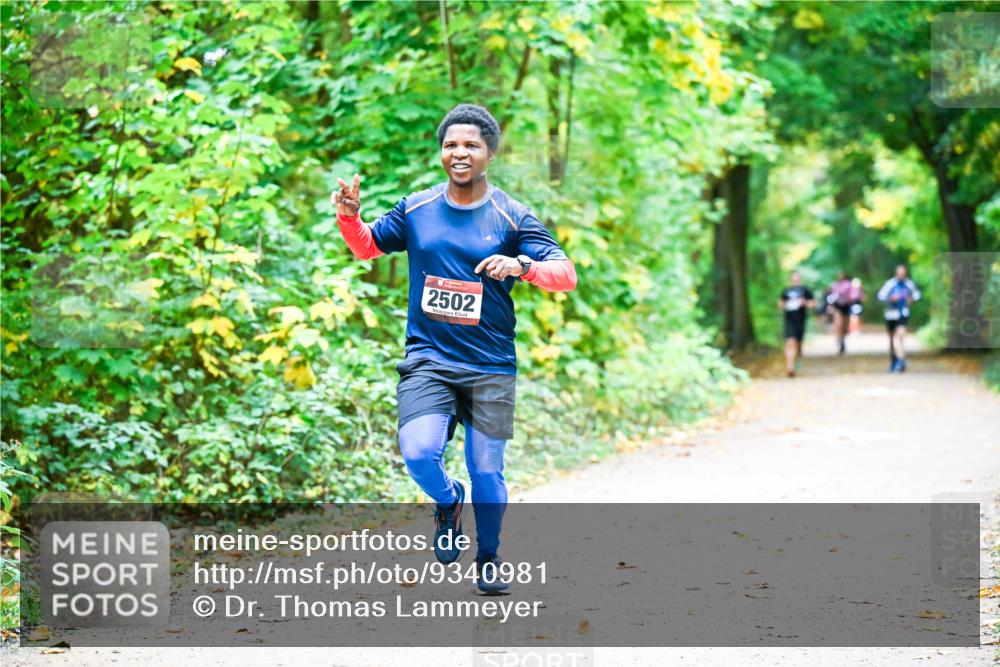 12.10.2025 - Bramfelder Halbmarathon 2025 Dr. Thomas Lammeyer http://msf.ph/oto/9340981 12.10.2025 09:50:15 Laufen 2502 meine-sportfotos.de