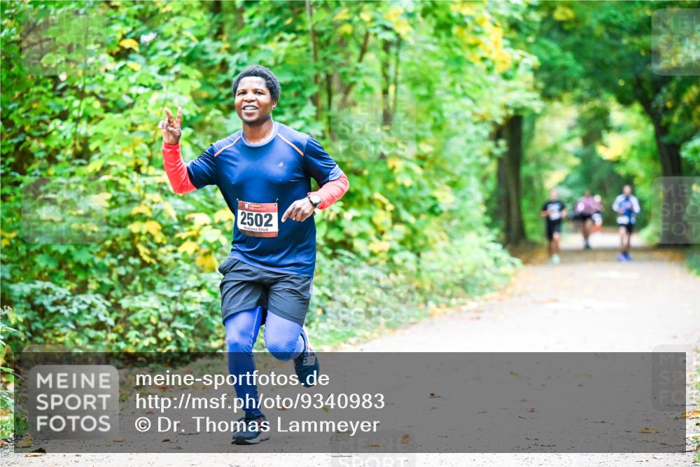 12.10.2025 - Bramfelder Halbmarathon 2025 Dr. Thomas Lammeyer http://msf.ph/oto/9340983 12.10.2025 09:50:16 Laufen 2502 meine-sportfotos.de