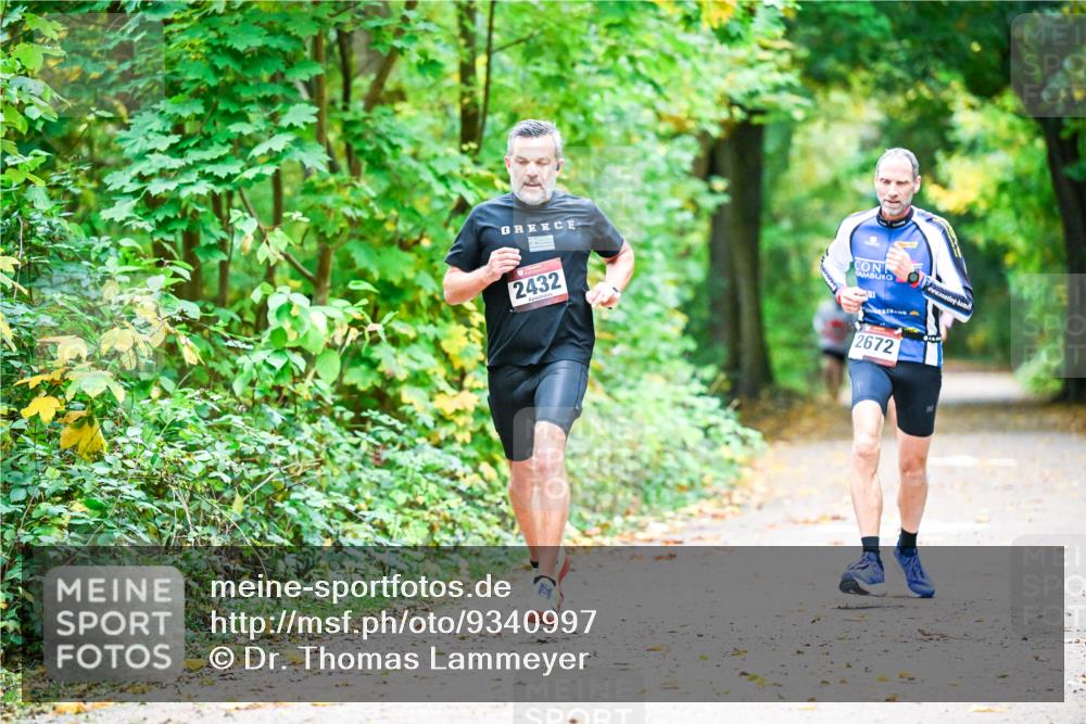 12.10.2025 - Bramfelder Halbmarathon 2025 Dr. Thomas Lammeyer http://msf.ph/oto/9340997 12.10.2025 09:50:24 Laufen 2432, 2672 meine-sportfotos.de