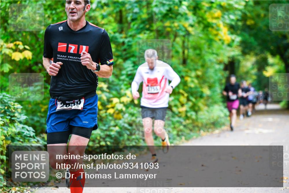 12.10.2025 - Bramfelder Halbmarathon 2025 Dr. Thomas Lammeyer http://msf.ph/oto/9341093 12.10.2025 09:50:41 Laufen 20, 86 meine-sportfotos.de