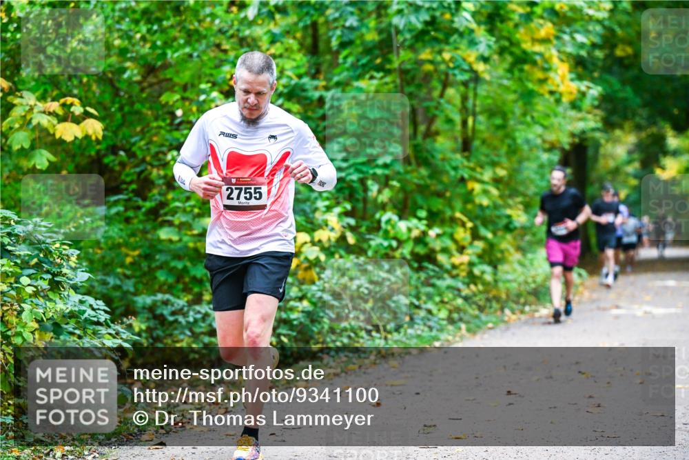 12.10.2025 - Bramfelder Halbmarathon 2025 Dr. Thomas Lammeyer http://msf.ph/oto/9341100 12.10.2025 09:50:42 Laufen 2755 meine-sportfotos.de