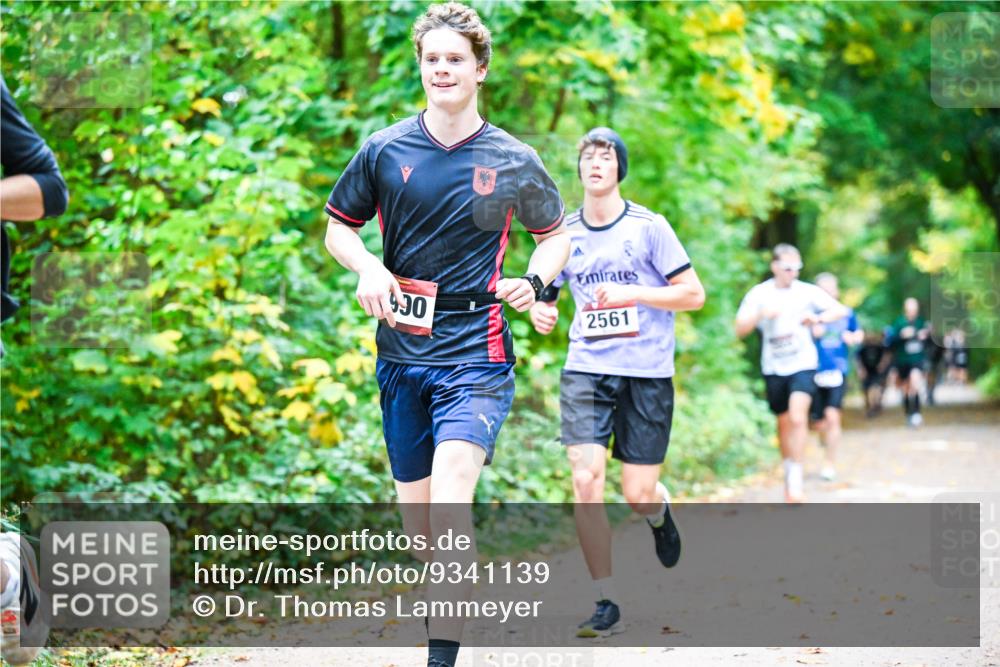 12.10.2025 - Bramfelder Halbmarathon 2025 Dr. Thomas Lammeyer http://msf.ph/oto/9341139 12.10.2025 09:50:51 Laufen 990, 2561 meine-sportfotos.de