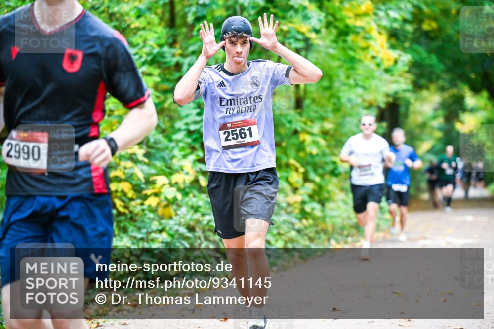 12.10.2025 - Bramfelder Halbmarathon 2025 Dr. Thomas Lammeyer http://msf.ph/oto/9341145 12.10.2025 09:50:51 Laufen 2990, 24, 2561 meine-sportfotos.de
