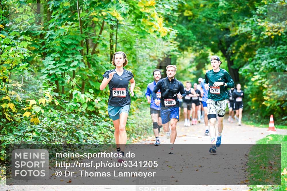 12.10.2025 - Bramfelder Halbmarathon 2025 Dr. Thomas Lammeyer http://msf.ph/oto/9341205 12.10.2025 09:51:06 Laufen 2575, 2915, 699, 2895 meine-sportfotos.de