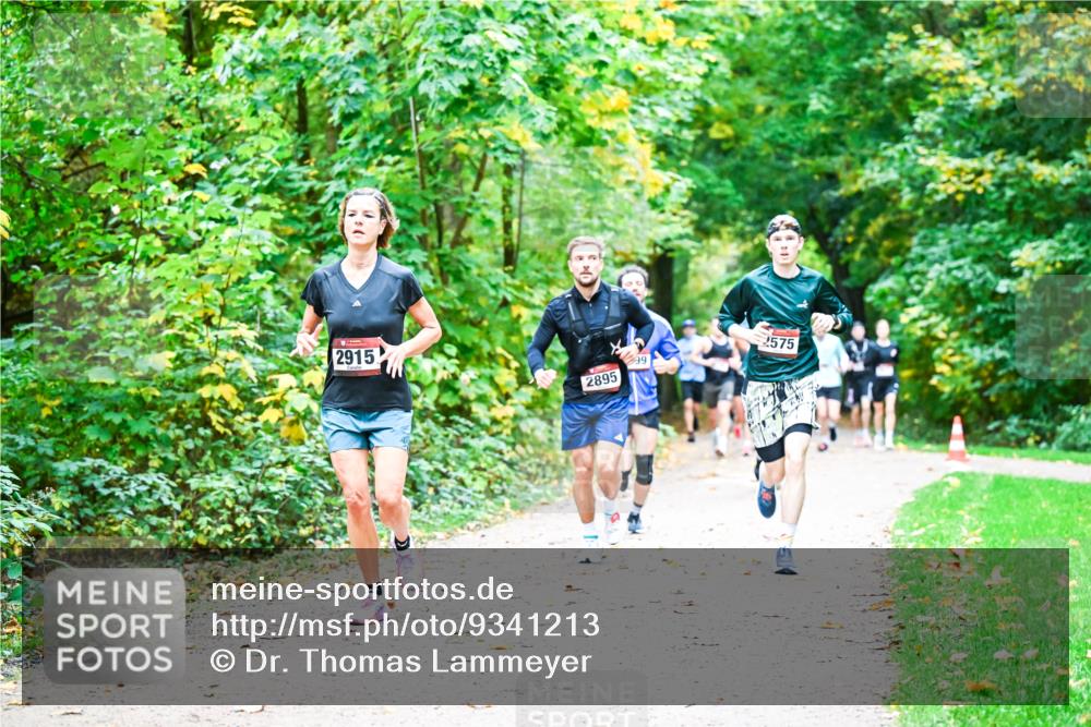 12.10.2025 - Bramfelder Halbmarathon 2025 Dr. Thomas Lammeyer http://msf.ph/oto/9341213 12.10.2025 09:51:07 Laufen 2915, 2895, 99, 2575 meine-sportfotos.de