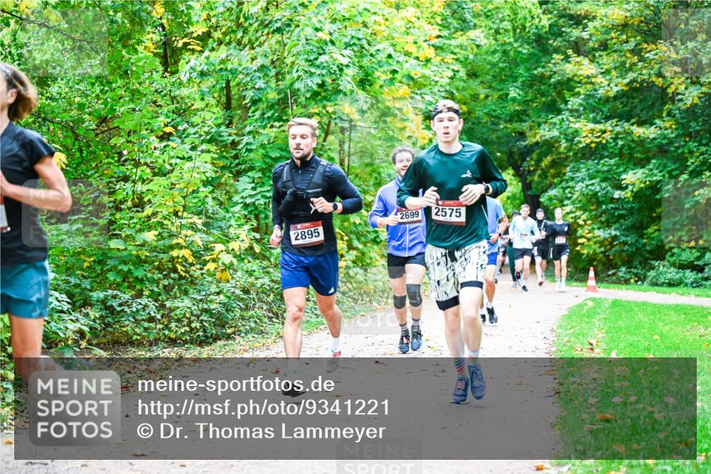 12.10.2025 - Bramfelder Halbmarathon 2025 Dr. Thomas Lammeyer http://msf.ph/oto/9341221 12.10.2025 09:51:08 Laufen 2895, 2699, 2575 meine-sportfotos.de