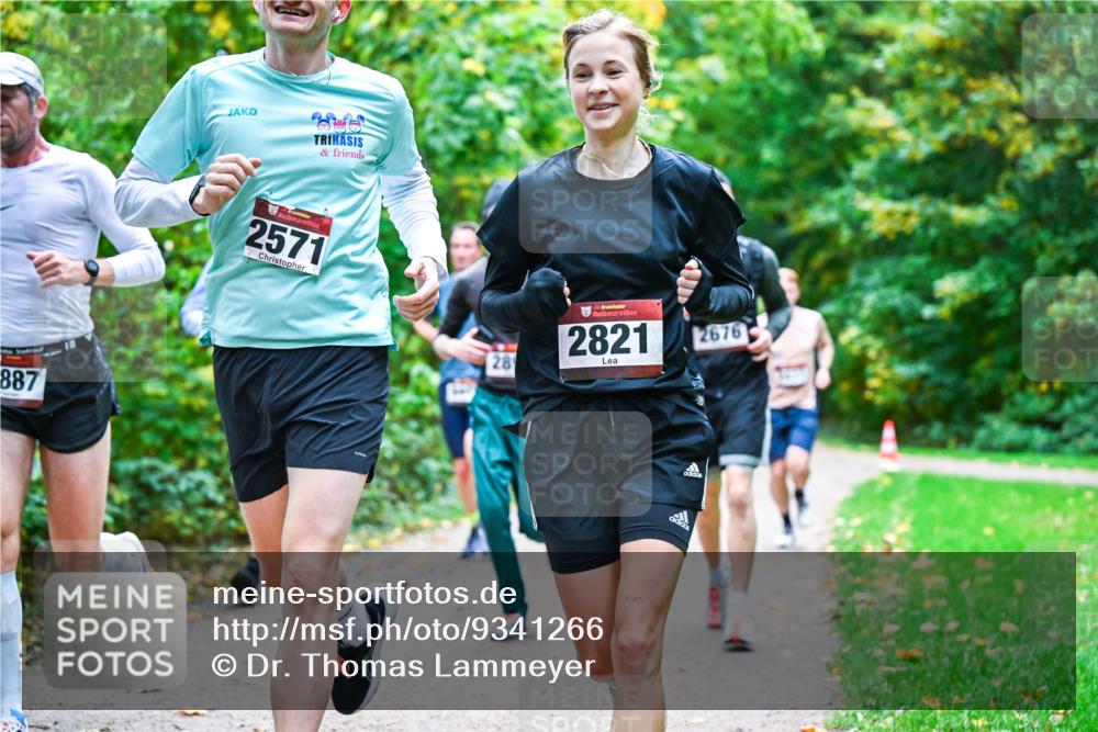 12.10.2025 - Bramfelder Halbmarathon 2025 Dr. Thomas Lammeyer http://msf.ph/oto/9341266 12.10.2025 09:51:16 Laufen 887, 2571, 28, 34, 2821, 2676 meine-sportfotos.de
