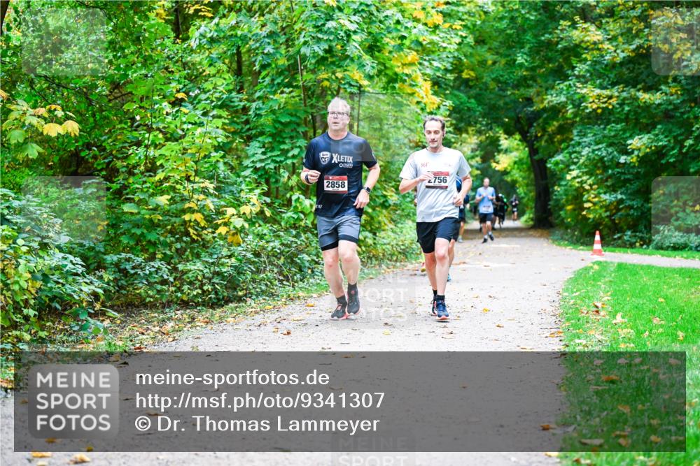 12.10.2025 - Bramfelder Halbmarathon 2025 Dr. Thomas Lammeyer http://msf.ph/oto/9341307 12.10.2025 09:51:26 Laufen 361, 2858, 2756 meine-sportfotos.de