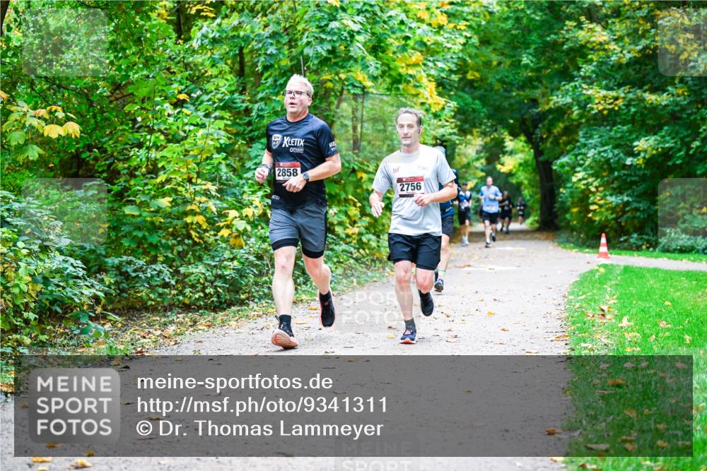12.10.2025 - Bramfelder Halbmarathon 2025 Dr. Thomas Lammeyer http://msf.ph/oto/9341311 12.10.2025 09:51:27 Laufen 2858, 361, 2756 meine-sportfotos.de