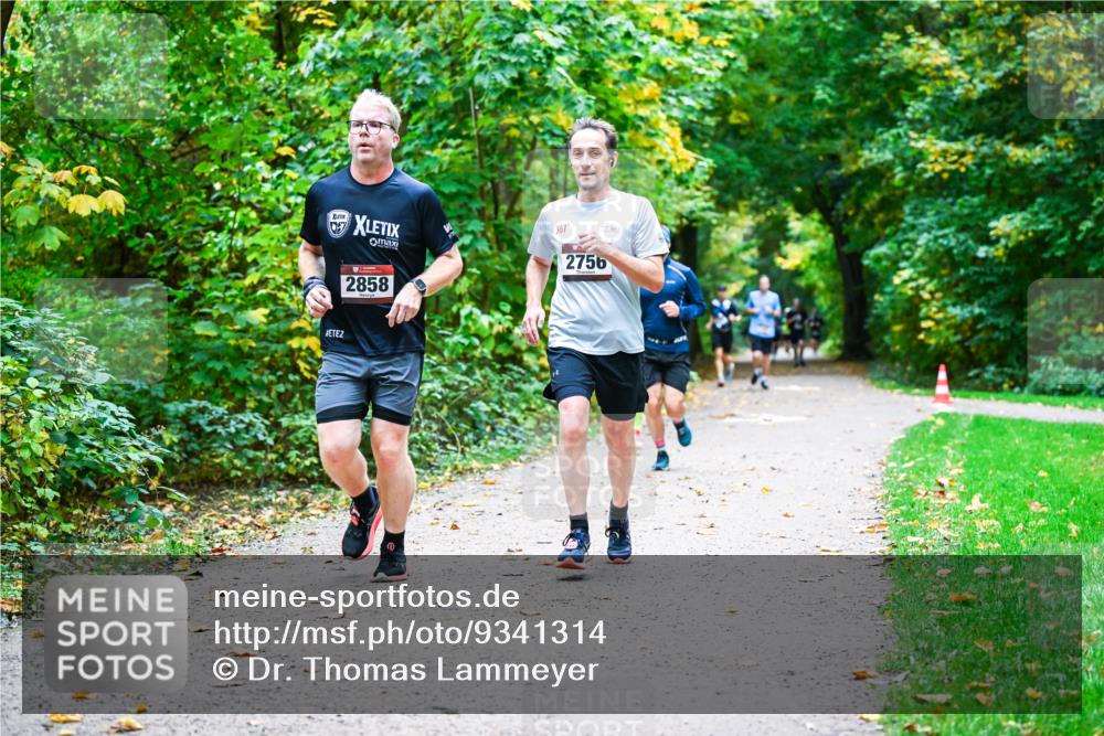12.10.2025 - Bramfelder Halbmarathon 2025 Dr. Thomas Lammeyer http://msf.ph/oto/9341314 12.10.2025 09:51:28 Laufen 0, 5, 361, 2756, 2858 meine-sportfotos.de
