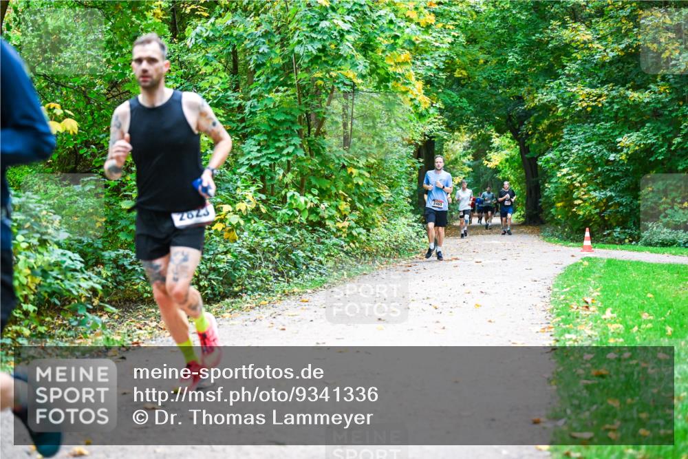 12.10.2025 - Bramfelder Halbmarathon 2025 Dr. Thomas Lammeyer http://msf.ph/oto/9341336 12.10.2025 09:51:31 Laufen 2823, 2465 meine-sportfotos.de