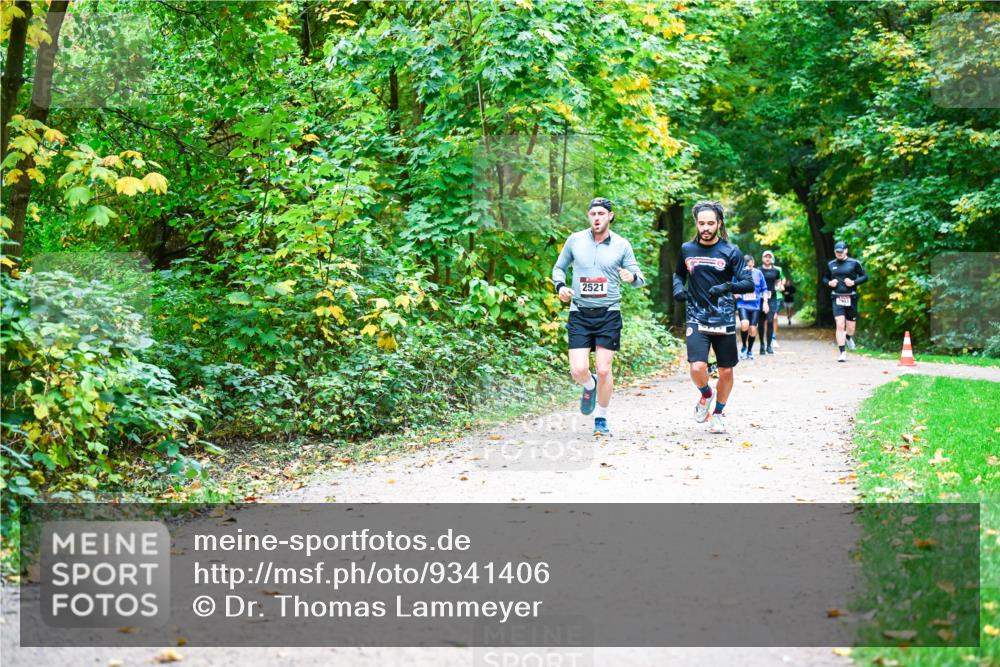 12.10.2025 - Bramfelder Halbmarathon 2025 Dr. Thomas Lammeyer http://msf.ph/oto/9341406 12.10.2025 09:51:44 Laufen 2521 meine-sportfotos.de