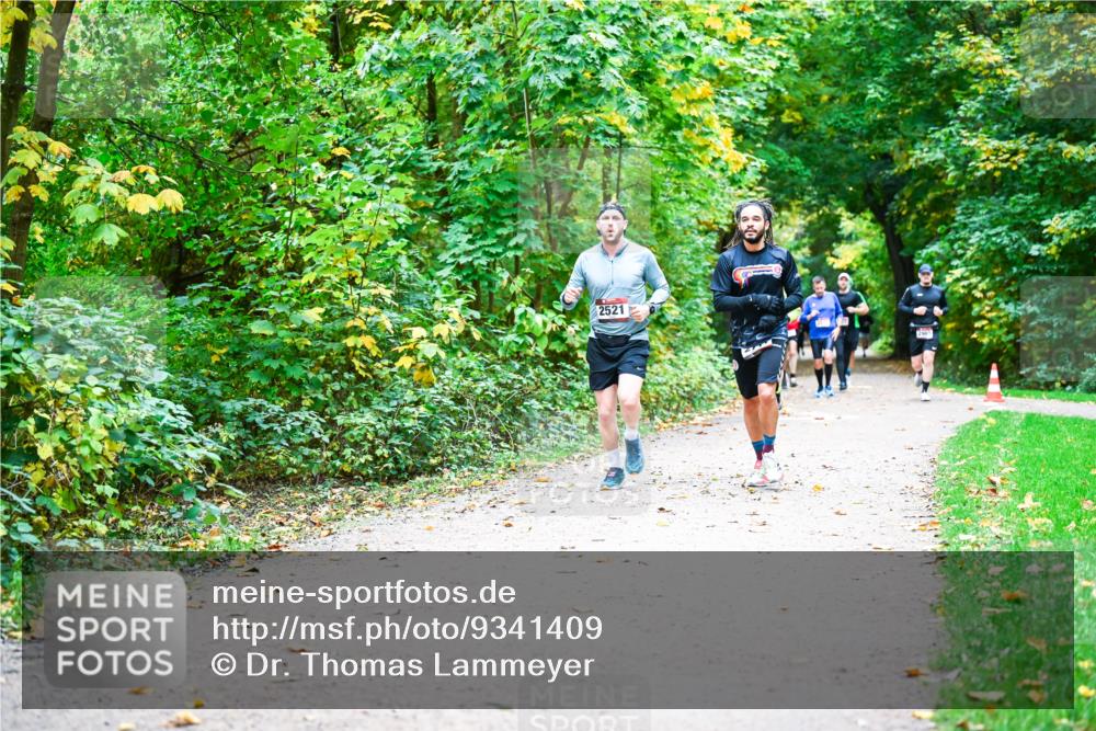 12.10.2025 - Bramfelder Halbmarathon 2025 Dr. Thomas Lammeyer http://msf.ph/oto/9341409 12.10.2025 09:51:44 Laufen 2521 meine-sportfotos.de