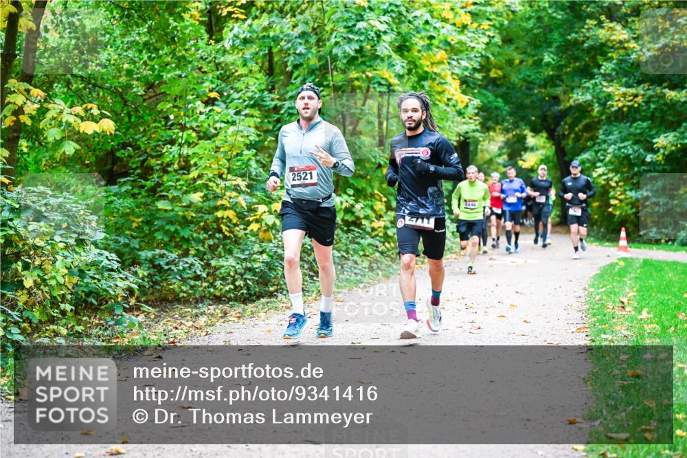 12.10.2025 - Bramfelder Halbmarathon 2025 Dr. Thomas Lammeyer http://msf.ph/oto/9341416 12.10.2025 09:51:45 Laufen 2521, 2711, 2446 meine-sportfotos.de
