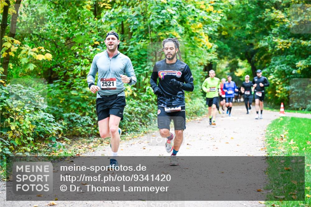 12.10.2025 - Bramfelder Halbmarathon 2025 Dr. Thomas Lammeyer http://msf.ph/oto/9341420 12.10.2025 09:51:46 Laufen 2521 meine-sportfotos.de